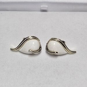 Elegant White and G Leaf Earrings